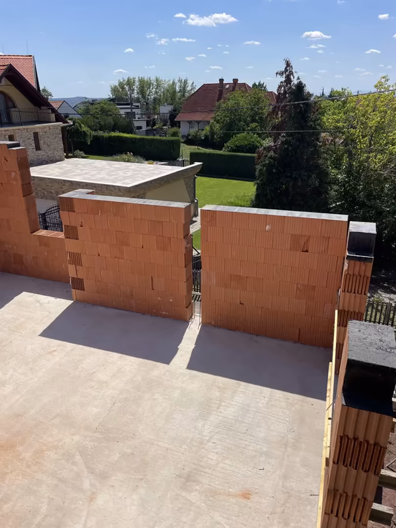 Kg general facan dulo tarsashaz 24