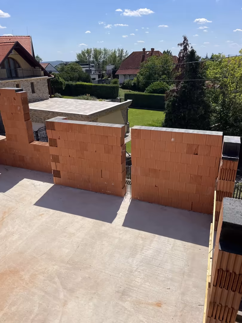 Kg general facan dulo tarsashaz 25